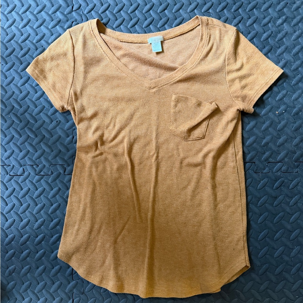 Women’s V-Neck Short Sleeve Pocket Top -mustard